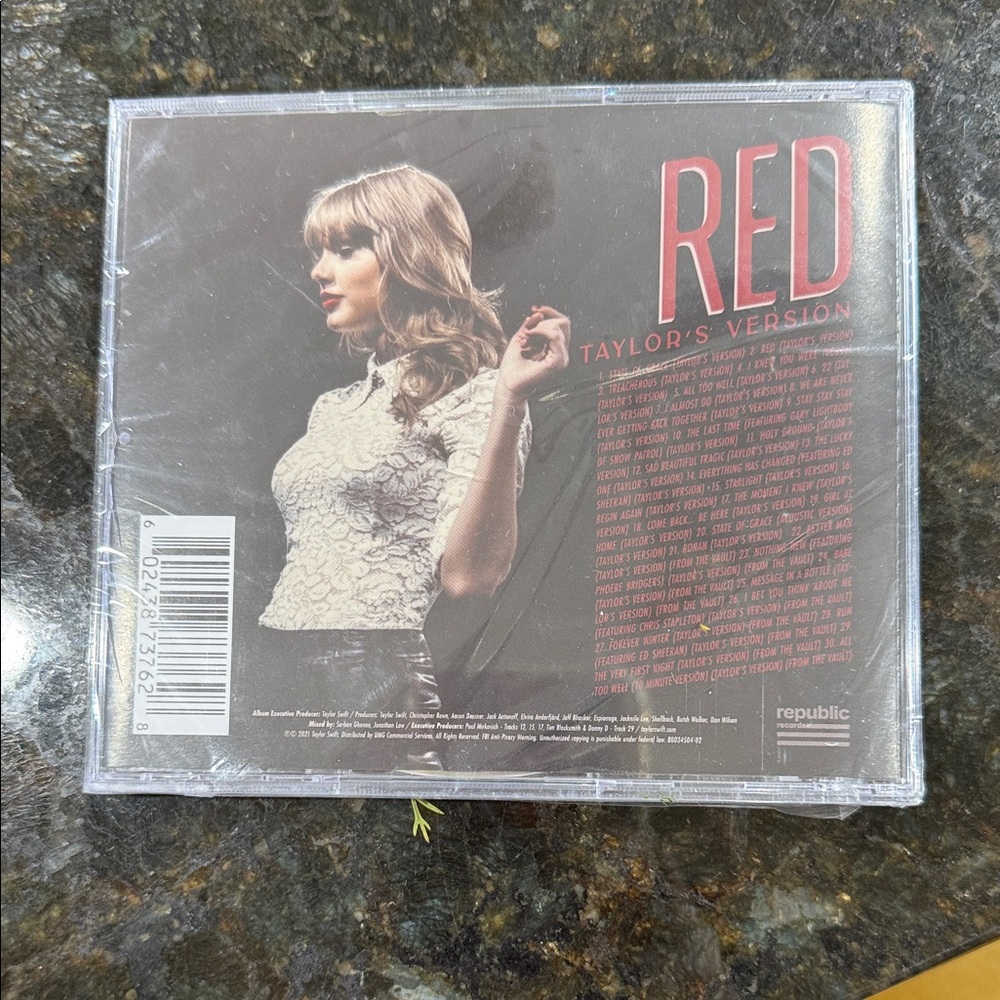 Red Taylor’s version CD - Picture 2 of 2